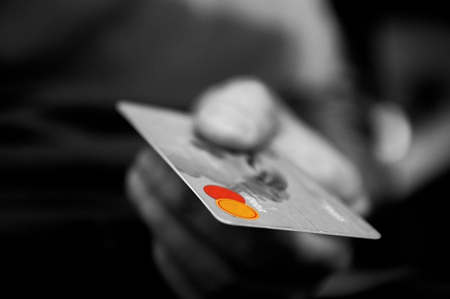 カーシェアでデビットカードは使える？クレジットカードにすべき理由を解説
